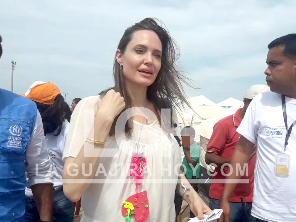 La actriz norteamericana Angelina Jolie recorrió este sábado el Centro de Atención Integral de migrantes localizado en la ciudad de Maicao.