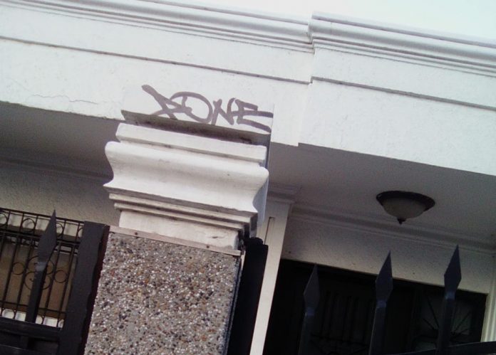 Estas son las letras que dejan marcadas las viviendas en Maicao.