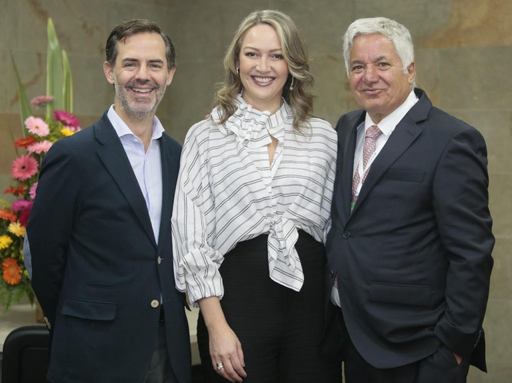 Julián Guerrero Orozco, viceministro de Turismo; Paula Cortés Calle, presidenta de Anato y el empresario Jean Claude Bessudo.