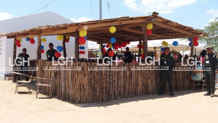 Este fue el quiosco que se construyó con la madera que donó Corpoguajira con material decomisado por la Policía en arterias viales de La Guajira.
