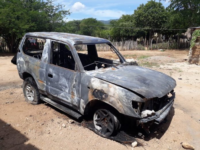 Calcinado quedó el vehículo Toyota Prado, color gris de placas AF776HR del Estado Lara Venezuela.
