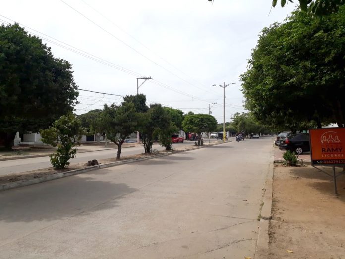 Esta es la avenida principal de Fonseca, que viene teniendo dificultad con el servicio de alumbrado público.