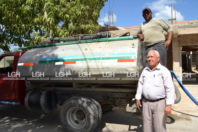 48 años lleva Leopoldo Gutiérrez Valdeblánquez vendiendo de agua en la ciudad.