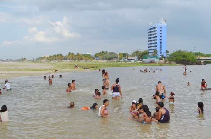 Las playas del mar y del Riito fueron abiertas por disposición del Distrito para motivar el turismo en la capital del Departamento.