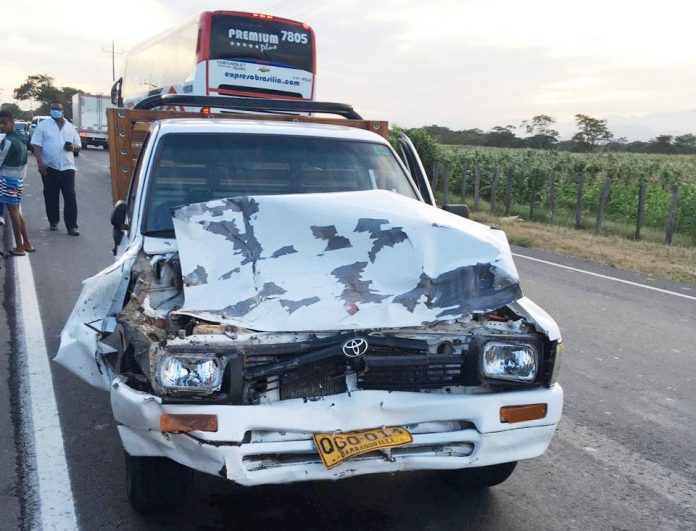 Así quedó el vehículo al hacer el impacto con el semoviente entre Fonseca y Barrancas.
