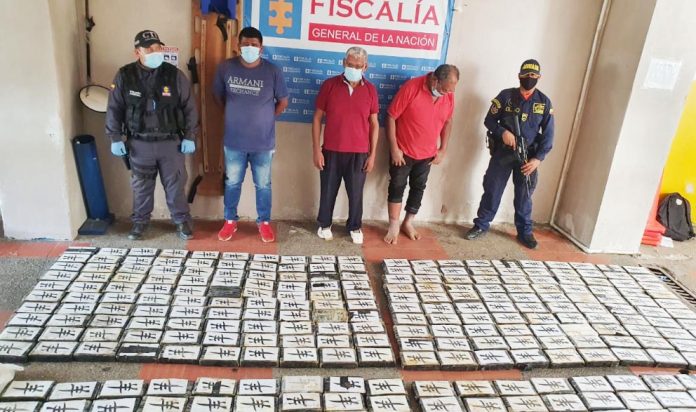 Los tres venezolanos y la droga a disposición de la Fiscalía General de la Nación.