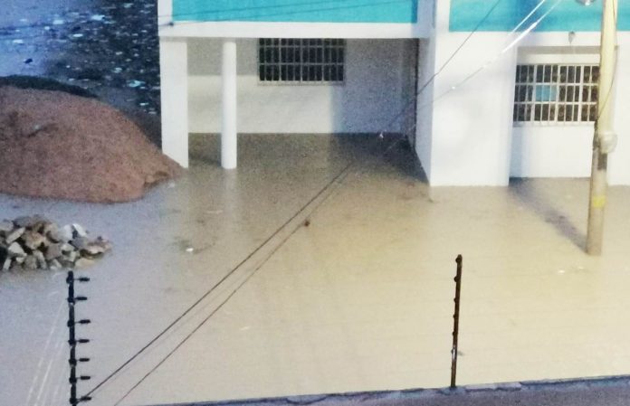 Varias residencias del barrio Cooperativo, totalmente inundadas.