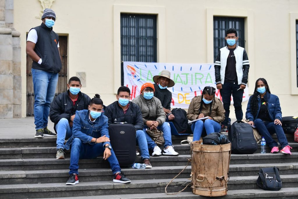 Jóvenes guajiros en huelga de hambre en Bogotá.