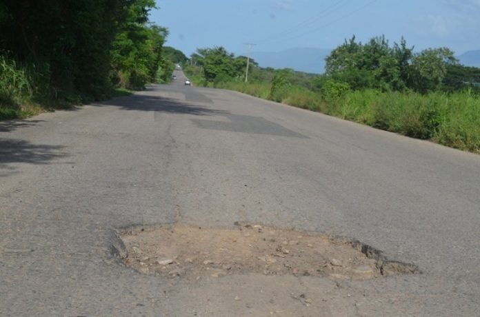 Esta vía presenta cráteres que ha sido la causante de muchos accidentes y que en muchos casos han sido fatalidades.
