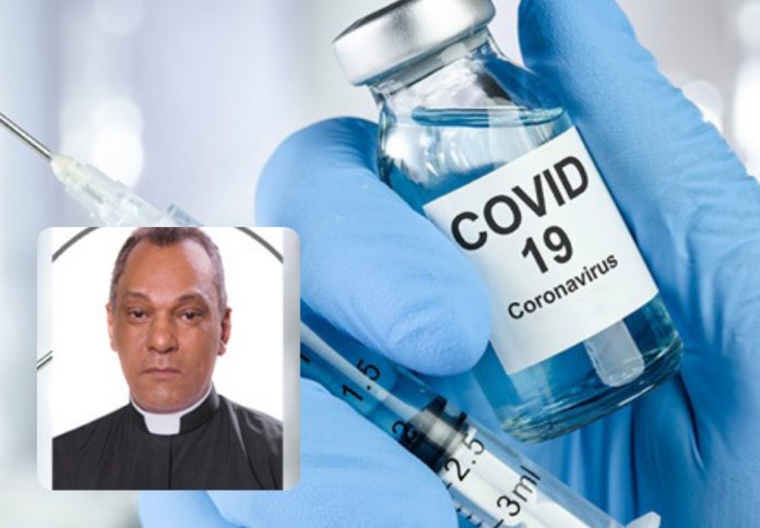 El presbítero Jesús Darío Vega Plata llama a la sensatez a la población y hacer responsable con su vida, por ende los invita a que se vacunen contra el coronavirus.