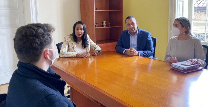 En una mesa de trabajo se reunió el alcalde de Riohacha José Ramiro Bermúdez, con la ministra de Cultura, Angélica Mayolo Obregón.