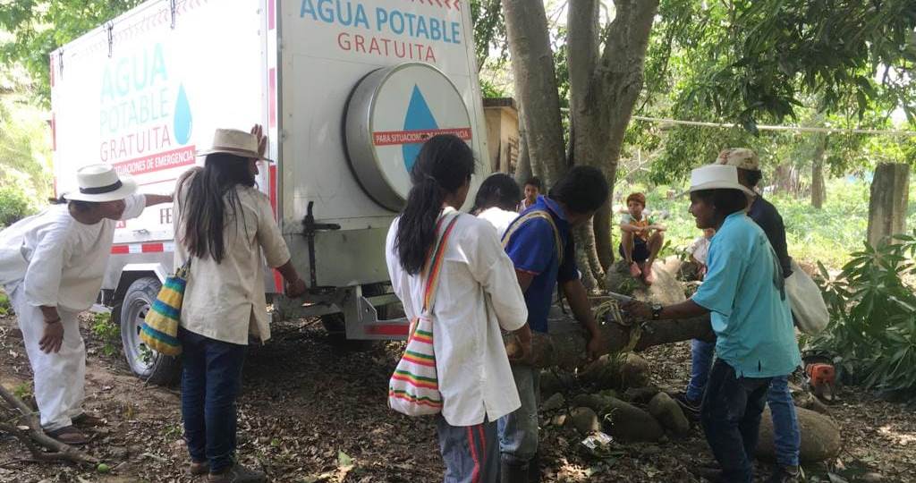 Este es el vehículo que lleva agua sitios de difícil acceso en el municipio de Dibulla, en el departamento de La Guajira.