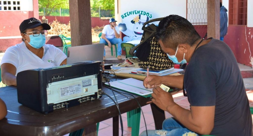 Los habitantes del resguardo Zahino en zona rural de Barrancas, se vieron beneficiados con una jornada de atención en salud y educación.