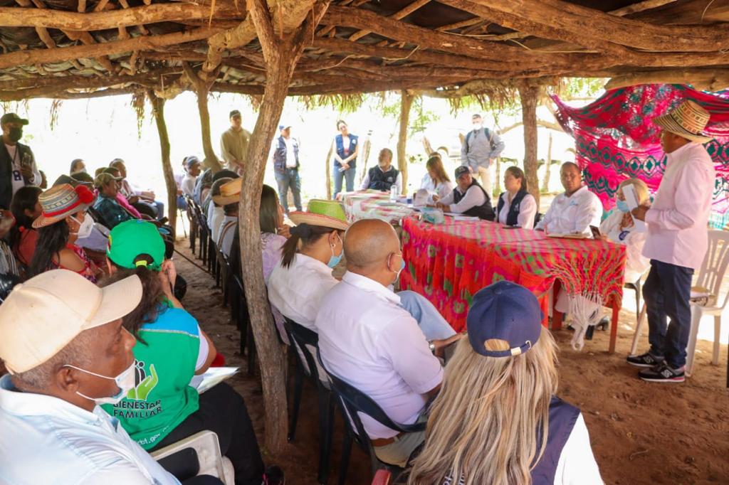 El alcalde de Riohacha, José Ramiro Bermúdez Cotes entregó un balance durante la visita especial del Defensor del Pueblo Nacional, Carlos Camargo Assis, de cómo ha venido sorteando la situación para que no se le violen los derechos a los niños, adolescentes y adultos mayores de la comunidad Wayuu.