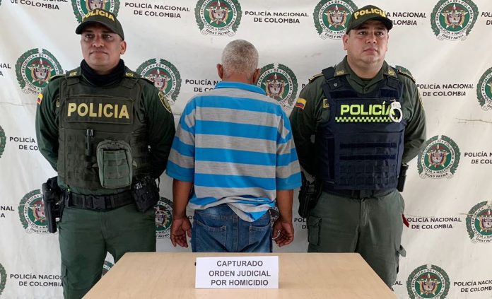 Ricardo Enrique Torres fue presentado de espaldas ante las cámaras porque hasta ese momento no se había legalizado su captura.