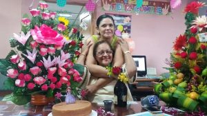 Día de su cumpleaños, su hija adoptiva, Piedad Bustamante, fue a felicitarla. 