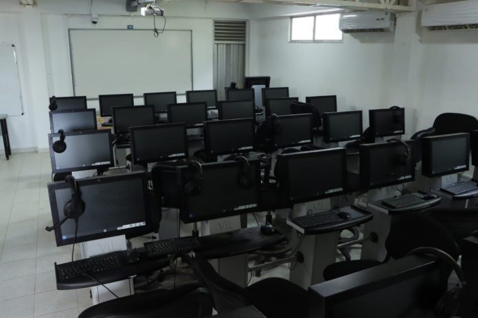 Una sala de informática y otras adecuaciones realizó el distrito en el Centro Etnoeducativo #9 Mañature