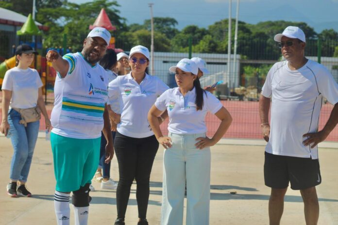 Un recorrido por las diferentes obras del centro polideportivo 4 Veredas, realizó la gobernadora de La Guajira, Diala Wilches Cortina, en compañía del alcalde Marlon Amaya Mejía.
