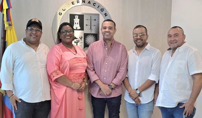 Ante el secretario de Gobierno con facultades de Gobernador, Misael Arturo Velásquez Granadillo (centro) se posesionó Oriana Zambrano, le acompañan Ronal Gómez García, Claro Cotes Gutiérrez y Yeiner Osorio Ariza.