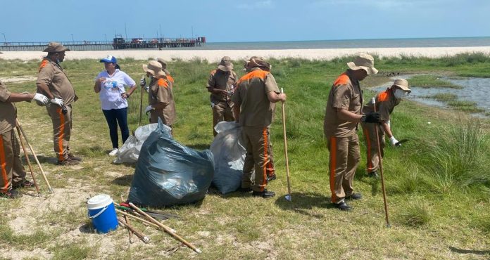En la jornada participaron varios reclusos quienes están a punto de recuperar su libertad.