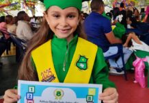 Niña en Riohacha celebró grado de transición y se prepara para nueva etapa académica