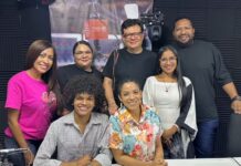 Gerente de RTVC destaca trabajo territorial en emisora en La Guajira En la imagen el gerente de RTVC Hollman Morris junto a los empleados de la emisora en Fonseca, Jaimelis Fonseca Sierra, Karen Pedraza; Isaac Jair Monsalvo; Eduvilia Uriana, Emelda Wberth Deluque y Luis Rojas.