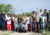 CorpoGuajira lidera restauración ecológica con apoyo comunitario Estudiantes y docentes participan en proyectos de siembra de plántulas, fortaleciendo la educación ambiental y el cuidado de los ecosistemas desde las aulas.